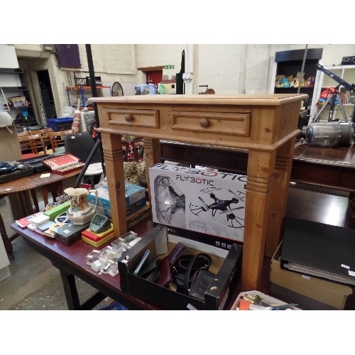 251 - PINE SIDE/ CONSOLE TABLE. 2 X SMALL DRAWERS.