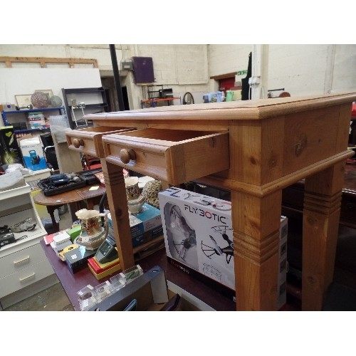 251 - PINE SIDE/ CONSOLE TABLE. 2 X SMALL DRAWERS.