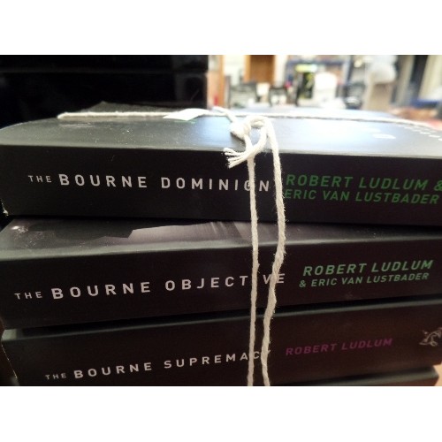 261 - 10 X ROBERT LUDLUM/ERIC VAN LUSTBADER BOOKS. THE BOURNE DECEPTION, THE BOURNE IDENTITY, OBJECTIVE, D... 