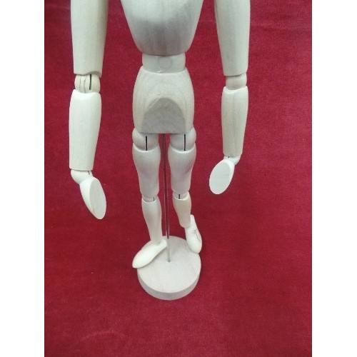 262 - ARTISTS JOINTED WOODEN MANNEQUIN.