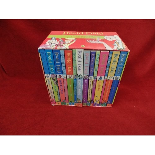 267 - ROALD DAHL PHIZZ-WHIZZING COLLECTION OF BOOKS. BOXED SET INC FANTASTIC MR FOX, MATILDA, THE BFG ETC