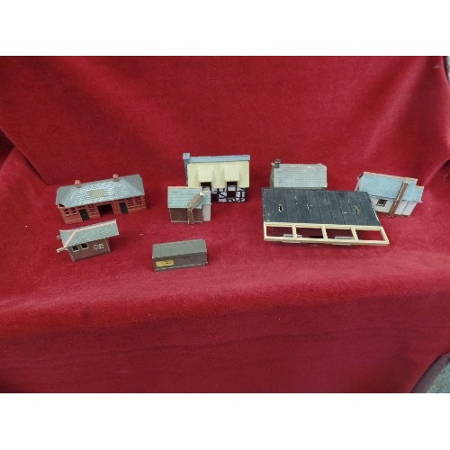 289 - QUANTITY OF MODEL RAILWAY BUILDINGS, BRIDGES AND RELATED ITEMS.