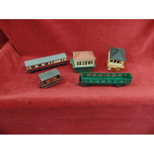 291 - QUANTITY OF MODEL RAILWAY BUILDINGS, PLATFORM, CARRIAGES ETC ETC.