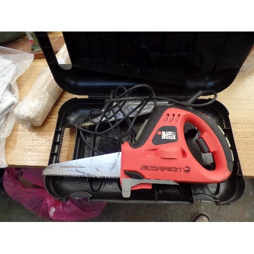 557 - BLACK & DECKER SCORPION KS89OGT 400W CORDED RECIPROCATING SAW.