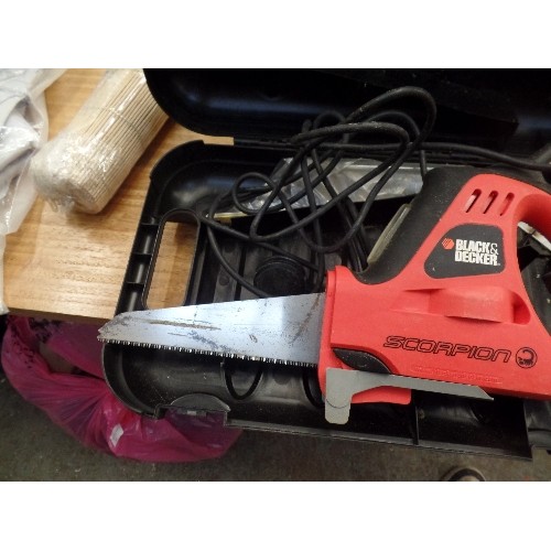 557 - BLACK & DECKER SCORPION KS89OGT 400W CORDED RECIPROCATING SAW.