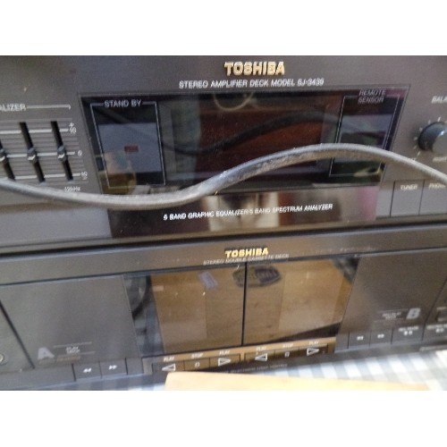 565 - TOSHIBA STACKING HIFI SYSTEM. INC TURNTABLE/CD/RADIO/SYNTHESISER ETC