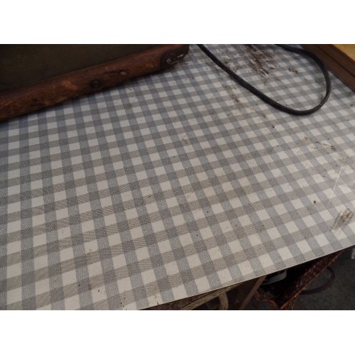 566 - GREY-CHECKED FORMICA TOPPED KITCHEN TABLE. CURVED EDGES AND CORNERS.