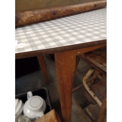 566 - GREY-CHECKED FORMICA TOPPED KITCHEN TABLE. CURVED EDGES AND CORNERS.