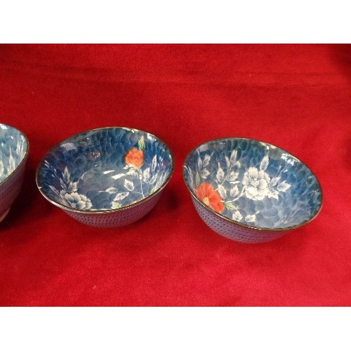 14 - FOUR FINE JAPANESE PORCELAIN RICE BOWLS