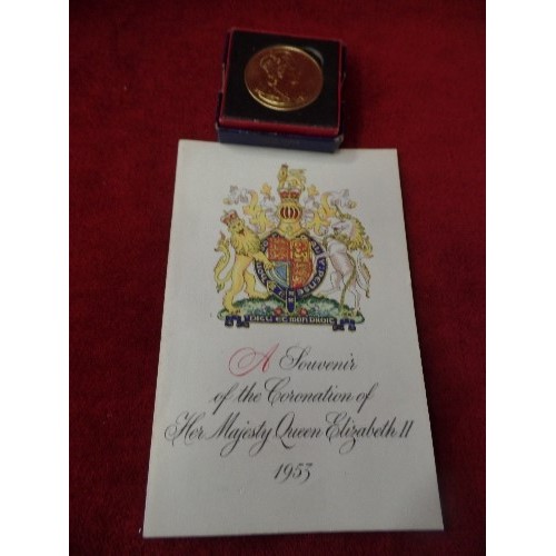 28 - A 1953 CORONATION MEDALLION IN BOX, A GILT MEDAL COMMEMORATING THE OPENING OF BUCKINGHAM PALACE AND ... 