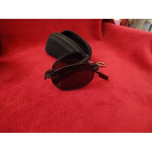 29 - FOUR PAIRS OF RETRO SUNGLASSES INCLUDING POLAROID IN ORIGINAL CASE, CALVIN KLEIN ETC