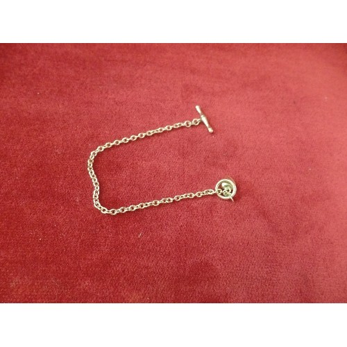 32 - A 9CT GOLD BRACELET WITH T BAR AND HEART CHARM - 3.2 GRAMS