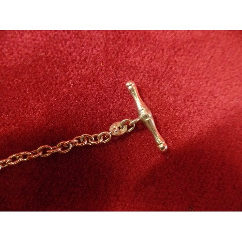 32 - A 9CT GOLD BRACELET WITH T BAR AND HEART CHARM - 3.2 GRAMS