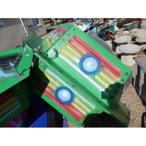 400 - FIBREGLASS SPACESHIP-FAIRGROUND RIDE POD/PARTS. NOT COMPLETE.