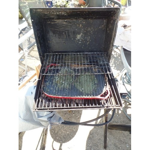 402 - BROIL-KING PORTA-CHEF GAS BBQ,