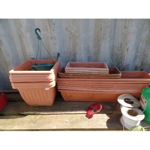 413 - PLASTIC 'TERRACOTTA' PLANTERS/TRAYS. INCLUDES 6 X LARGE DEEP SQUARE, 7 X LONG TRAYS, 5 SHORTER. ALSO... 