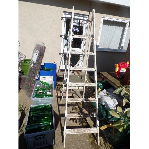 509 - WHITE-PAINTED WOODEN STEPLADDER. 6 RUNGS PLUS TOP PLATFORM.