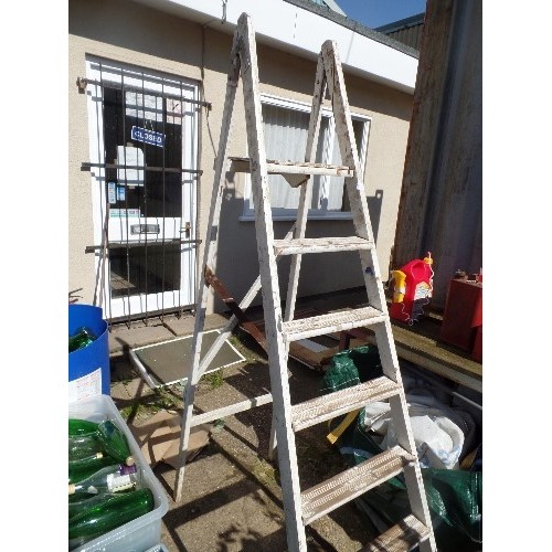 509 - WHITE-PAINTED WOODEN STEPLADDER. 6 RUNGS PLUS TOP PLATFORM.