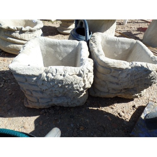 515 - PAIR OF SQUARE GARDEN PLANTERS. BRICK DESIGN.