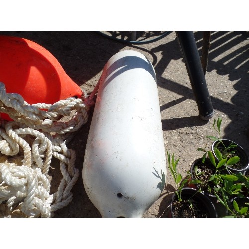 522 - A BOUY WITH ROPES. & A BUMPER FROM SIDE OF BOAT.