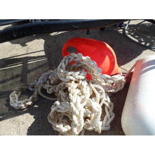 522 - A BOUY WITH ROPES. & A BUMPER FROM SIDE OF BOAT.