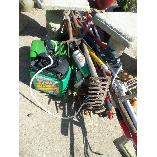 524 - MIXED GARDEN LOT. INC TOOLS, WILKINSON SWORD LOPPERS, ROUND-UP 'PUMP & GO' WEED KILLER. LONG HANDLED... 