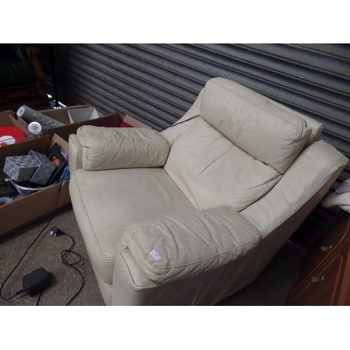 595 - CREAM LEATHER ELECTRIC RECLINING ARMCHAIR - WORKING