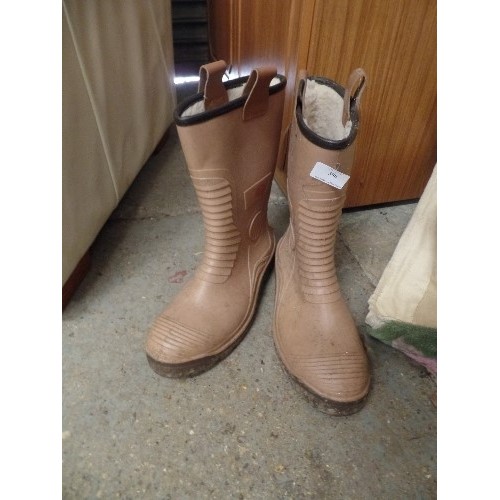 596 - DICKIES WELLINGTON BOOTS SIZE 10