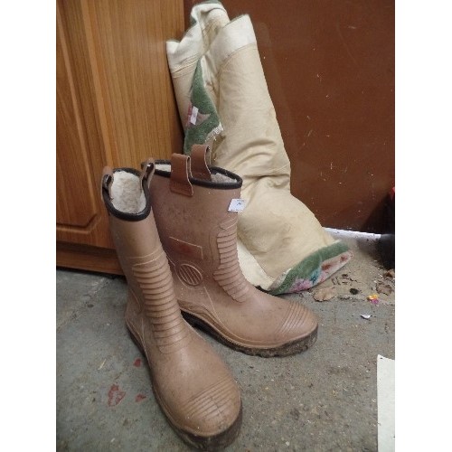 596 - DICKIES WELLINGTON BOOTS SIZE 10