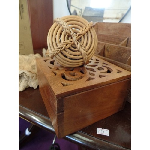 138 - TREEN/WOODEN ITEMS. INC NAIVELY CARVED DOG, LETTER RACK, BOX WITH HINGED LID ETC.