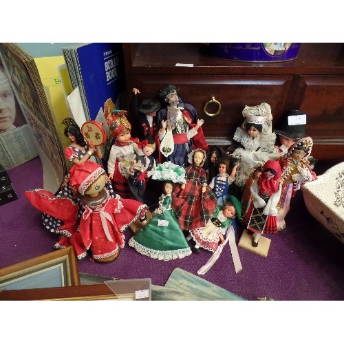 166 - COLLECTION OF SOUVENIR VINTAGE DOLLS IN NATIONAL DRESS.