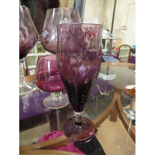 202 - COLLECTION OF 4 RETRO 'BRANDY GLASSES' IN AUBERGINE.