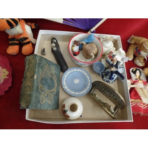 235 - BOX OF VINTAGE TRINKETS & ODDMENTS.