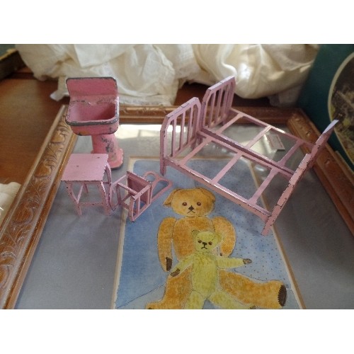 240 - MIXED VINTAGE LOT: LOVELY PINK METAL DOLLS HOUSE FURNITURE WITH TINY ROCKING CHAIR, A BEAUTIFUL LINE... 