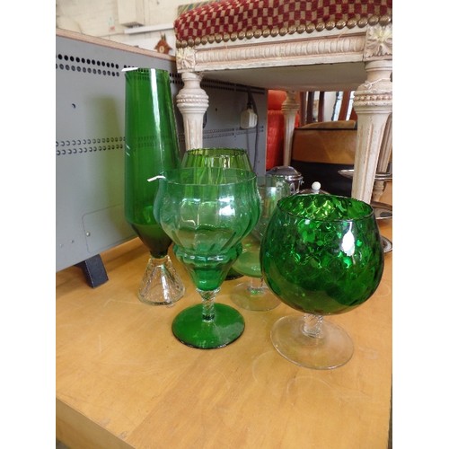 279 - 5 X GREEN GLASS RETRO 'BRANDY GLASS' VASES.