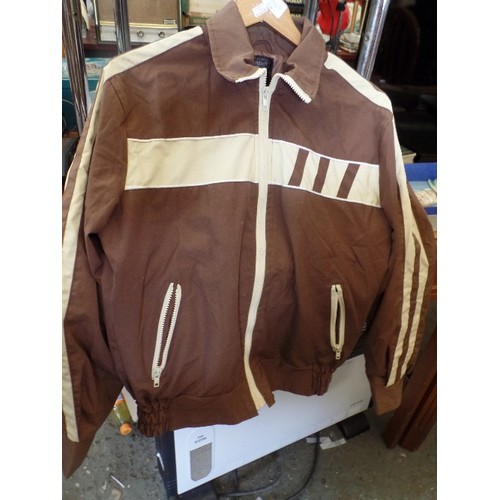 236 - RETRO 1970'S DELAMARE JACKET, ZIP-UP LIGHTWEIGHT CASUAL JACKET IN CHOCOLATE AND CREAM. [70'S SIZE L]