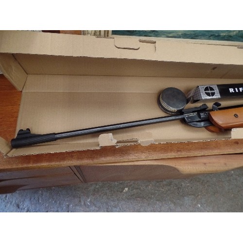 306 - AIR RIFLE WITH SCOPE AND PELLETS. SMK. B2-DELUXE.177.