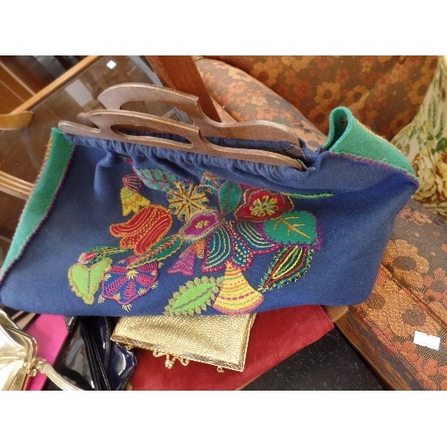 310 - QUANTITY OF GOOD QUALITY VINTAGE HANDBAGS. INC 40'S HAND-DECORATED FELT BAG WITH WOODEN HANDLES, SEV... 