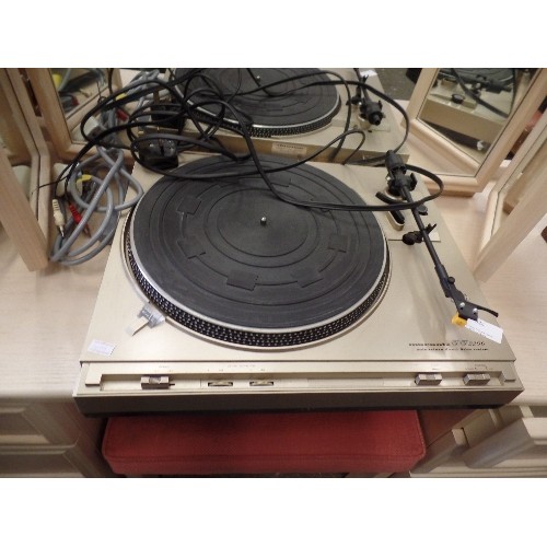 324 - VINTAGE MARANTZ TT2200 TURNTABLE.