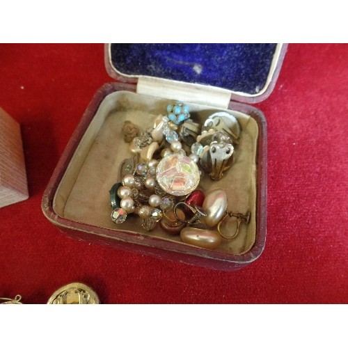 19 - 2 VINTAGE BROOCHES G/PLATE 2 PAIR CUFF LINKS BOX OF VINTAGE EARRINGS +