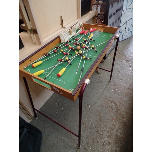 343A - RETRO-VINTAGE TABLE-FOOTBALL. BY ARCO-FALC, MILANO. ON FOLDING TUBULAR STAND.