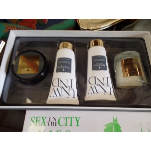 349 - NEW/PACKAGED SEX AND THE CITY 'KISS' TOILETRY SET.