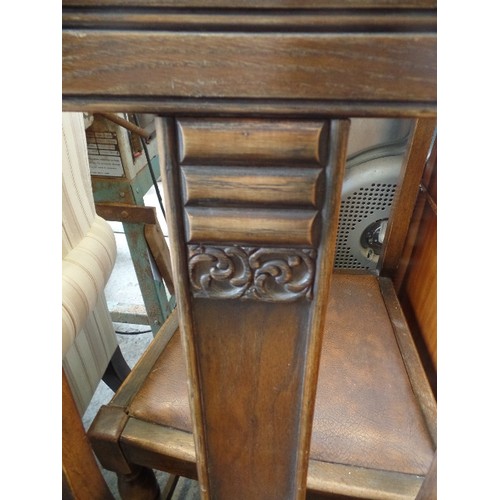 370 - PAIR OF MID-CENTURY OAK DINING CHAIRS, WITH LEATHERETTE SEATS.