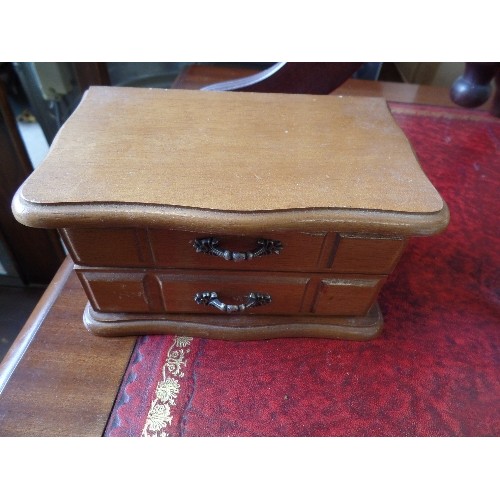 372 - JEWELLERY BOX 'CHEST OF DRAWERS' CONTAINING COSTUME JEWELLERY.