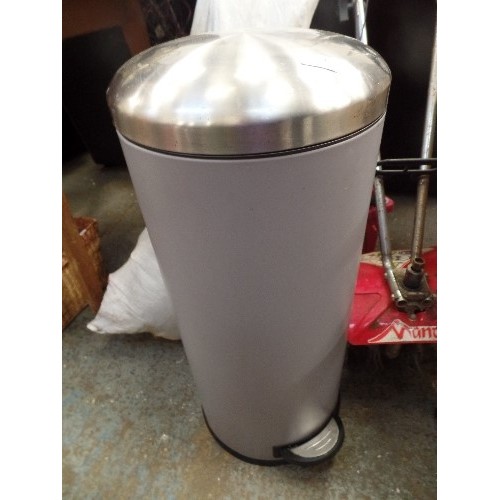 428 - TALL KITCHEN PEDAL BIN. -LARGE CAPACITY