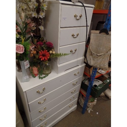 476 - 5 DRAWER CHEST AND A 3 DRAWER BEDSIDE CHEST - WHITE WITH BRASS HANDLES