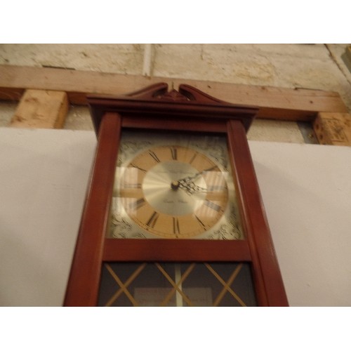 487 - LONDON CLOCK COMPANY QUARTZ WALL CLOCK WITH PENDULUM - WORKING