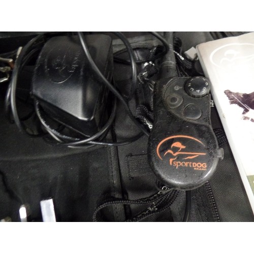 SPORTDOG DOG TRAINER SD1225E WITH REMOTE TRANSMITTER, COLLAR