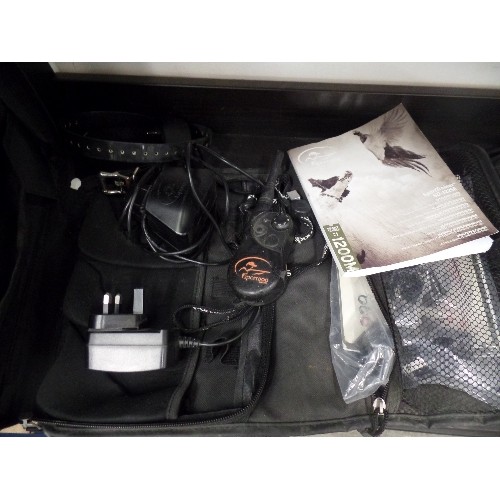 SPORTDOG DOG TRAINER SD1225E WITH REMOTE TRANSMITTER, COLLAR