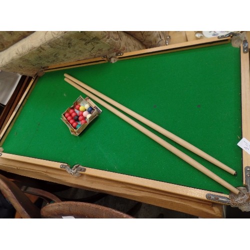 407 - RETRO-VINTAGE SMALL SCALE 'TABLE-TOP' SNOOKER/BILLIARDS TABLE. WITH CUES AND SET OF BALLS. WITH BOX.